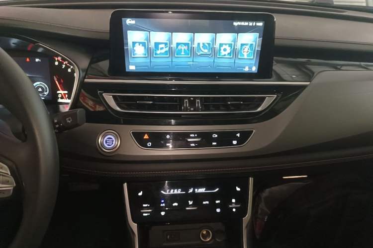Used CHANGAN CS75 2021 Honor Million Edition 280T DCT Navigation Model Audio And AC Panel