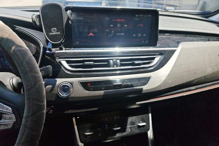 Used CHANGAN CS75 2021 Honor Million Edition 280T DCT Prestige Model Audio And AC Panel