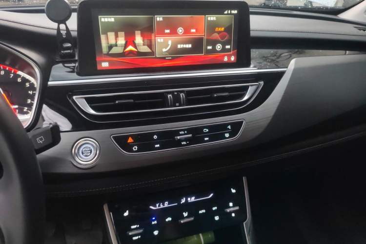 Used CHANGAN CS75 2021 Honor Million Edition 280T DCT Navigation Model Audio And AC Panel