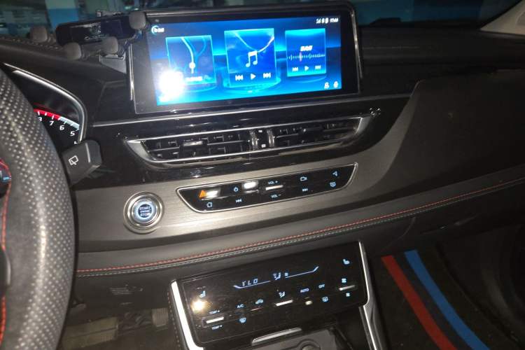 Used CHANGAN CS75 2021 Honor Million Edition 280T DCT Navigation Model Audio And AC Panel