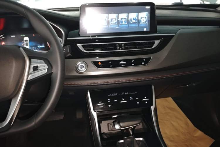 Used CHANGAN CS75 2021 Honor Million Edition 280T DCT Luxury Model Audio And AC Panel