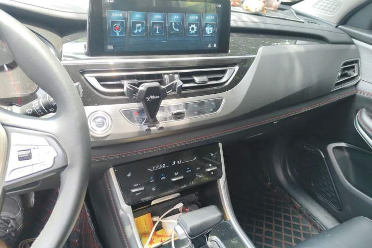 Used CHANGAN CS75 2021 Honor Million Edition 280T DCT Navigation Model Audio And AC Panel