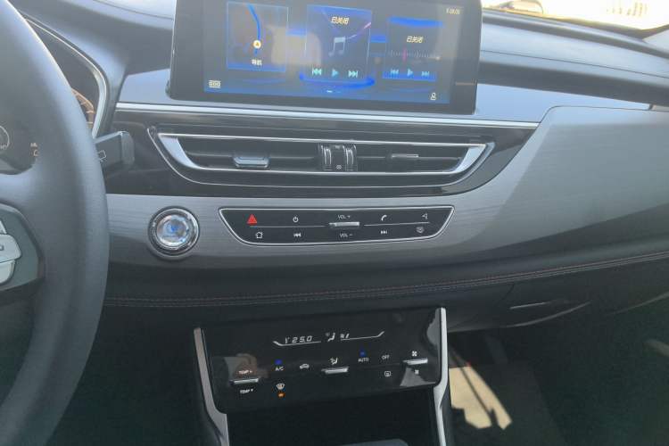 Used CHANGAN CS75 2021 Honor Million Edition 280T DCT Luxury Model Audio And AC Panel