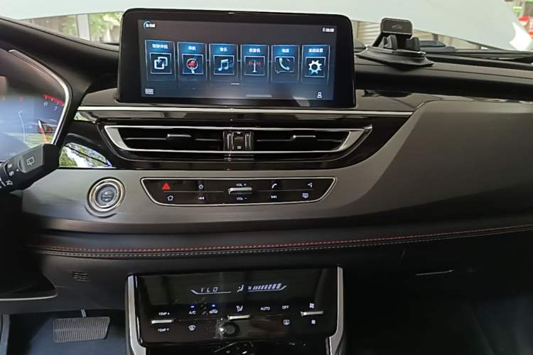 Used CHANGAN CS75 2021 Honor Million Edition 280T DCT Luxury Model Audio And AC Panel
