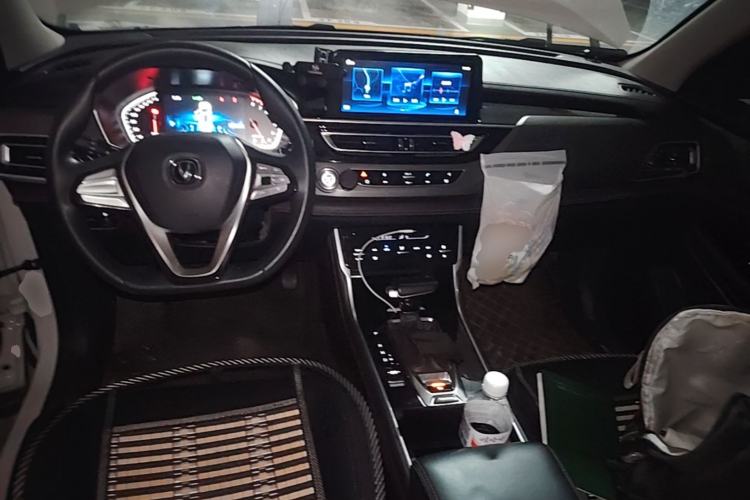 Used CHANGAN CS75 2021 Honor Million Edition 280T DCT Luxury Model Center Console