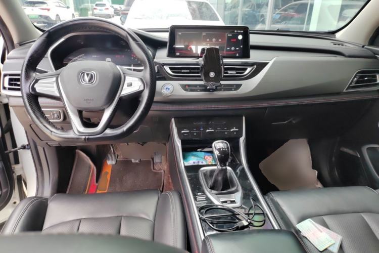 Used CHANGAN CS75 2021 Honor Million Edition 280T Manual Elite Model Center Console