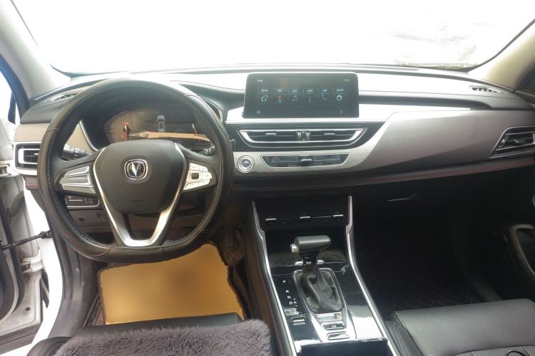 Used CHANGAN CS75 2021 Honor Million Edition 280T DCT Luxury Model Center Console