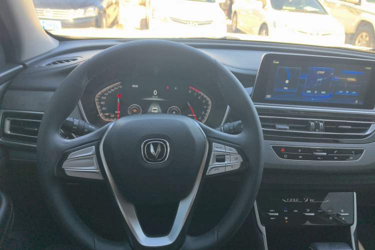 Used CHANGAN CS75 2021 Honor Million Edition 280T DCT Luxury Model Center Console