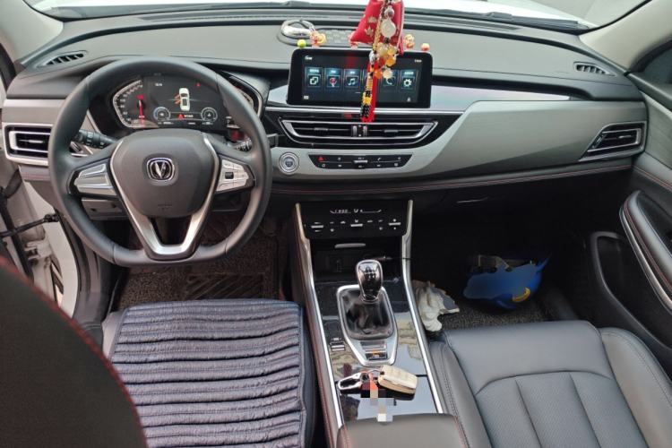 Used CHANGAN CS75 2021 Honor Million Edition 280T Manual Elite Model Center Console