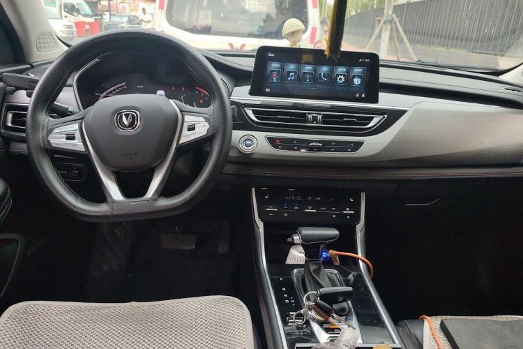 Used CHANGAN CS75 2021 Honor Million Edition 280T DCT Navigation Model Center Console