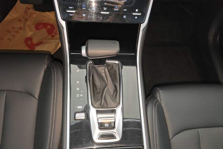 Used CHANGAN CS75 2021 Honor Million Edition 280T DCT Luxury Model Gear Lever