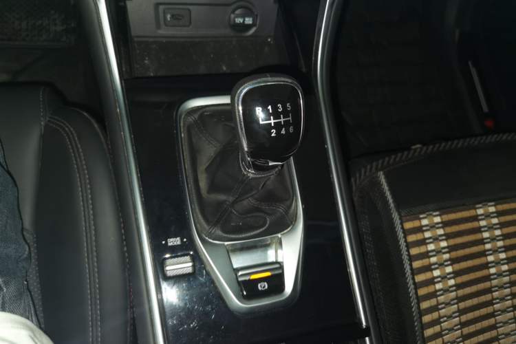 Used CHANGAN CS75 2021 Honor Million Edition 280T Manual Elite Model Gear Lever