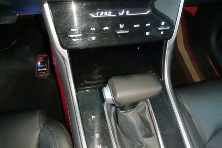 Used CHANGAN CS75 2021 Honor Million Edition 280T DCT Luxury Model Gear Lever