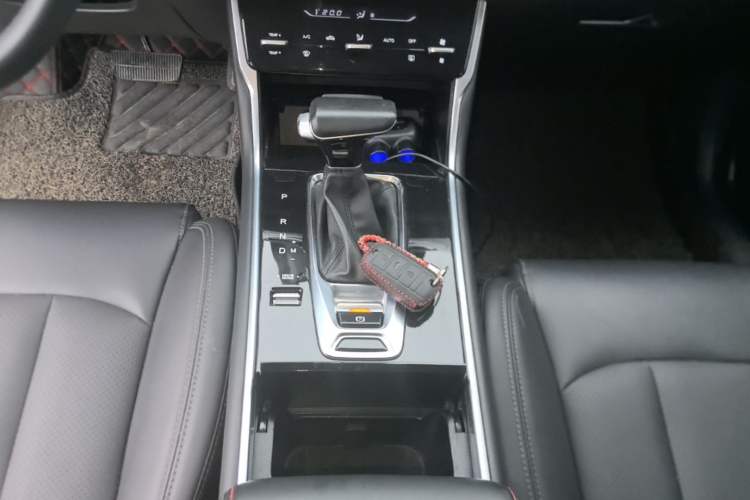 Used CHANGAN CS75 2021 Honor Million Edition 280T DCT Luxury Model Gear Lever