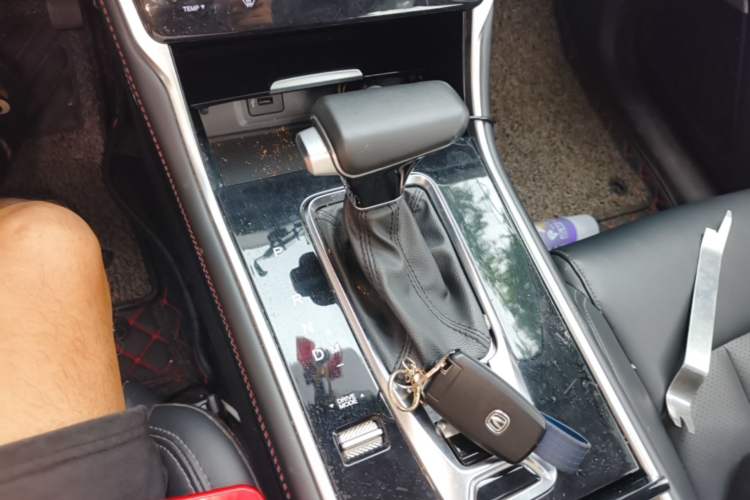 Used CHANGAN CS75 2021 Honor Million Edition 280T DCT Luxury Model Gear Lever