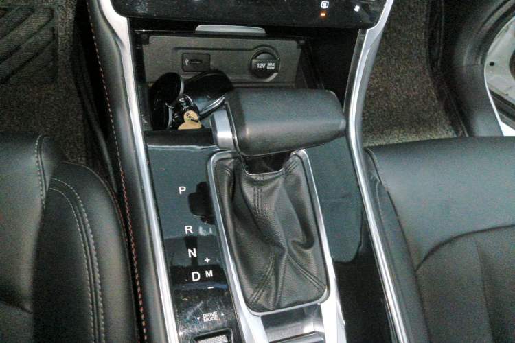 Used CHANGAN CS75 2021 Honor Million Edition 280T DCT Luxury Model Gear Lever