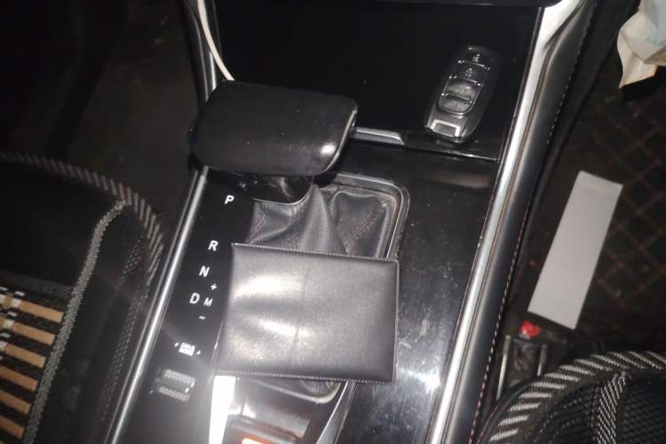 Used CHANGAN CS75 2021 Honor Million Edition 280T DCT Luxury Model Gear Lever