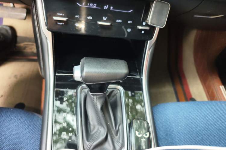 Used CHANGAN CS75 2021 Honor Million Edition 280T DCT Luxury Model Gear Lever