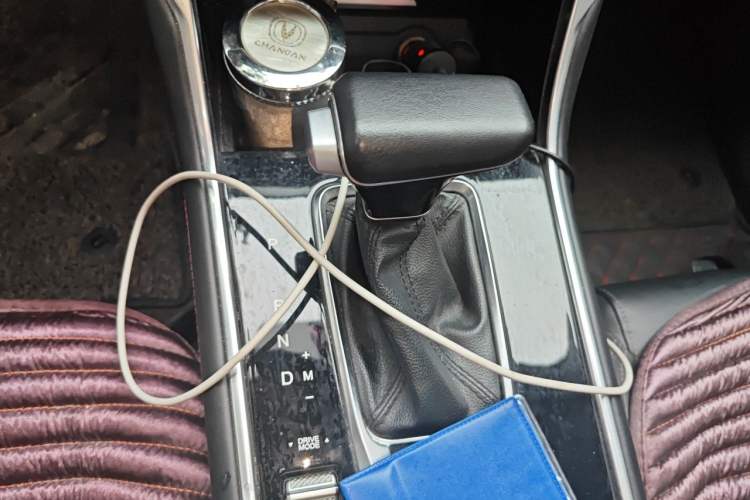 Used CHANGAN CS75 2021 Honor Million Edition 280T DCT Luxury Model Gear Lever
