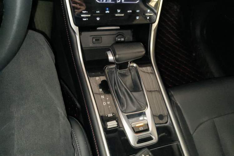 Used CHANGAN CS75 2021 Honor Million Edition 280T DCT Luxury Model Gear Lever