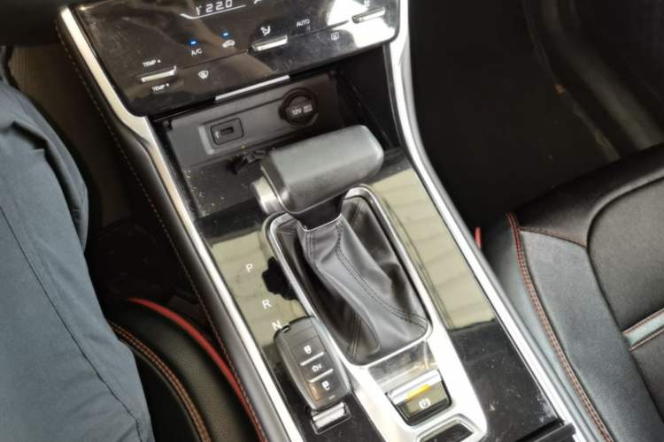 Used CHANGAN CS75 2021 Honor Million Edition 280T DCT Luxury Model Gear Lever