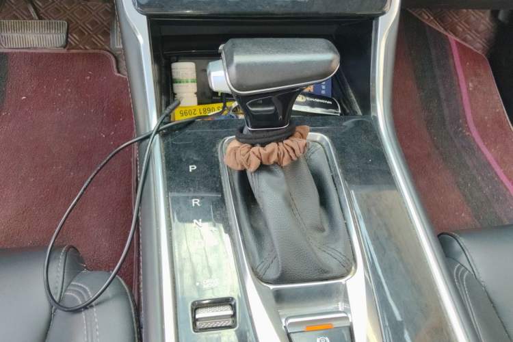 Used CHANGAN CS75 2021 Honor Million Edition 280T DCT Luxury Model Gear Lever