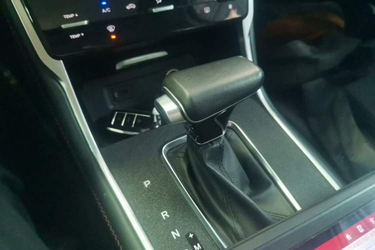 Used CHANGAN CS75 2021 Honor Million Edition 280T DCT Luxury Model Gear Lever