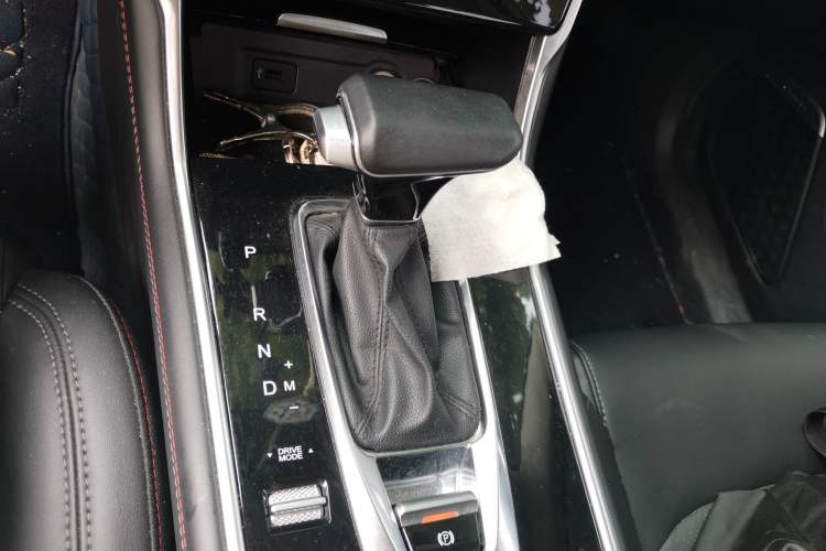 Used CHANGAN CS75 2021 Honor Million Edition 280T DCT Luxury Model Gear Lever