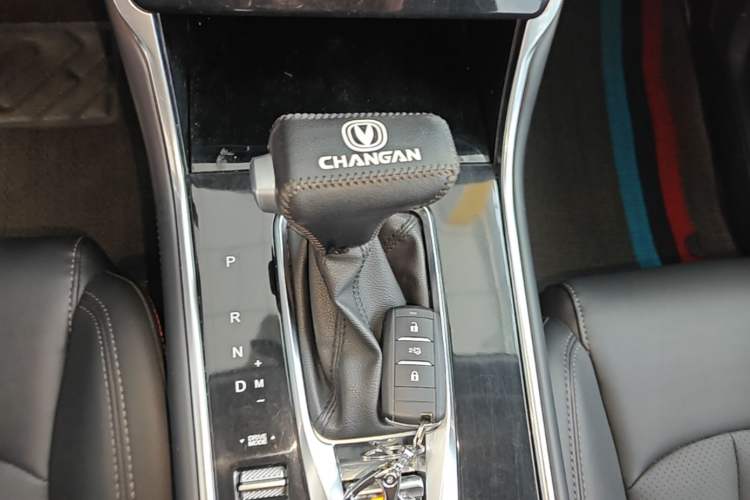 Used CHANGAN CS75 2021 Honor Million Edition 280T DCT Luxury Model Gear Lever
