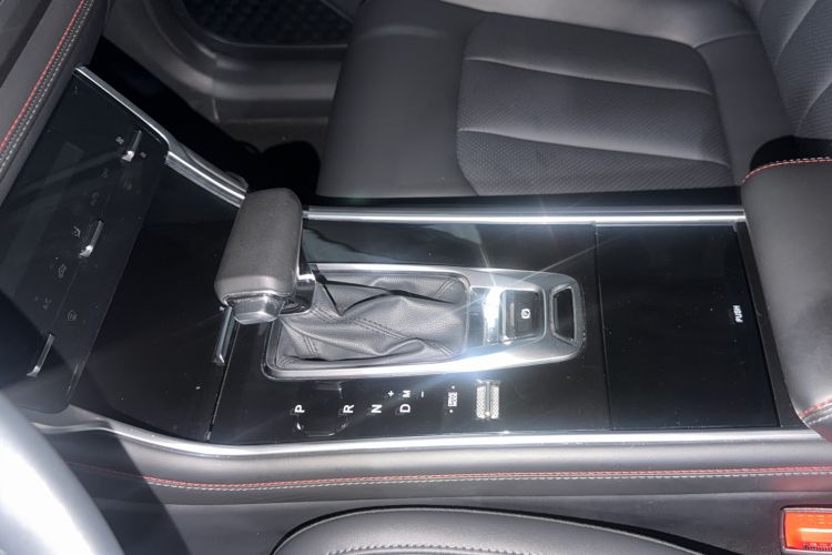 Used CHANGAN CS75 2021 Honor Million Edition 280T DCT Luxury Model Gear Lever