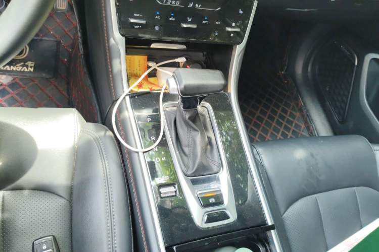 Used CHANGAN CS75 2021 Honor Million Edition 280T DCT Navigation Model Gear Lever