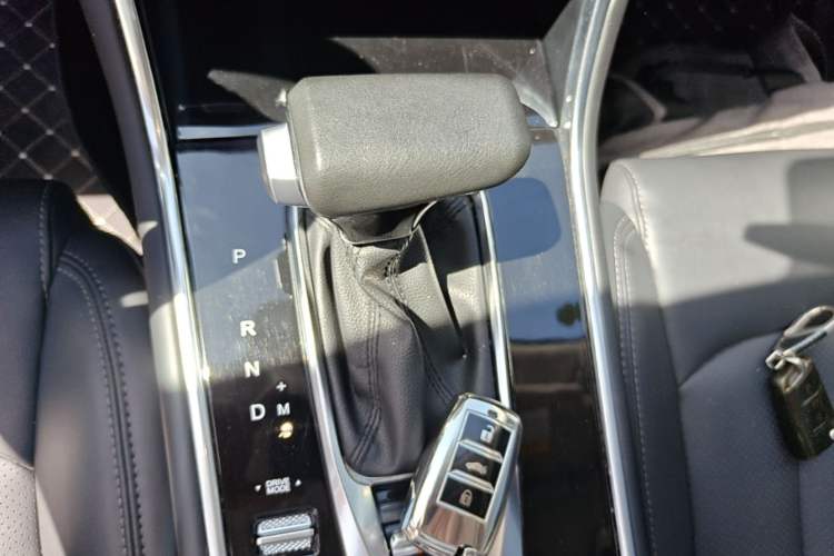 Used CHANGAN CS75 2021 Honor Million Edition 280T DCT Luxury Model Gear Lever