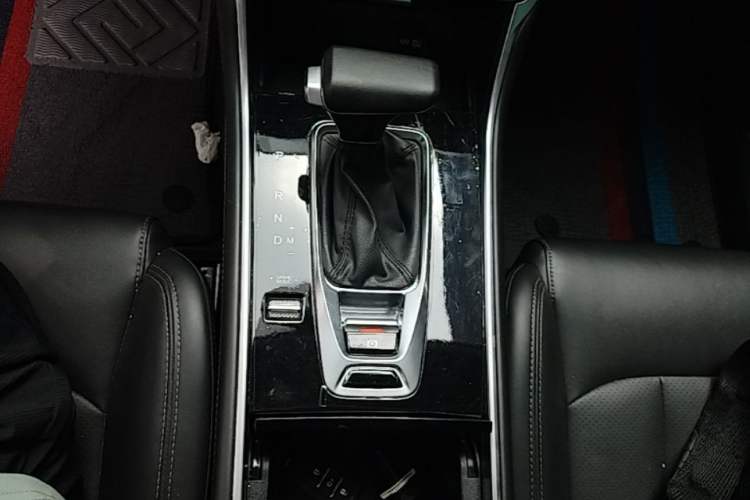 Used CHANGAN CS75 2021 Honor Million Edition 280T DCT Luxury Model Gear Lever