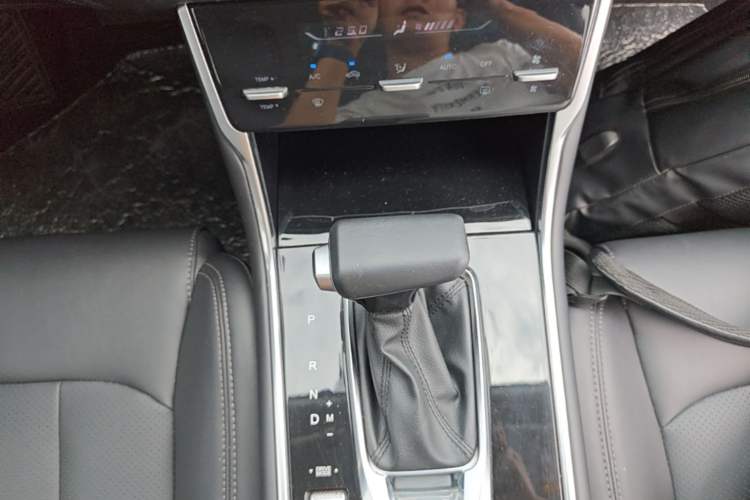 Used CHANGAN CS75 2021 Honor Million Edition 280T DCT Luxury Model Gear Lever