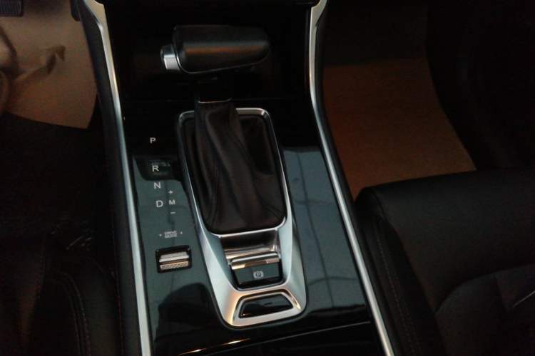 Used CHANGAN CS75 2021 Honor Million Edition 280T DCT Luxury Model Gear Lever