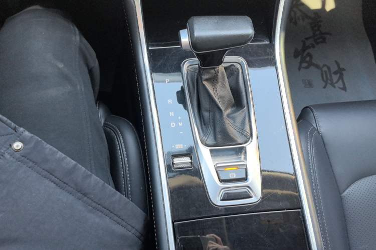 Used CHANGAN CS75 2021 Honor Million Edition 280T DCT Luxury Model Gear Lever