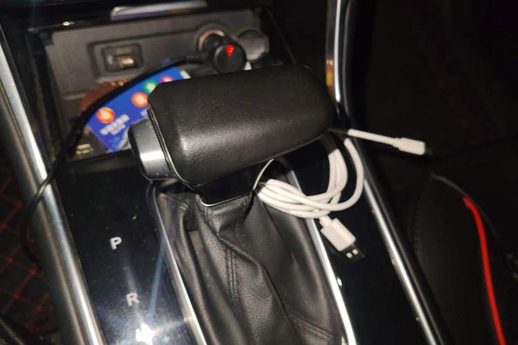 Used CHANGAN CS75 2021 Honor Million Edition 280T DCT Luxury Model Gear Lever
