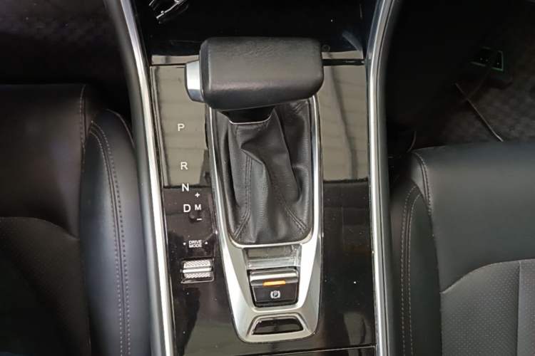 Used CHANGAN CS75 2021 Honor Million Edition 280T DCT Luxury Model Gear Lever