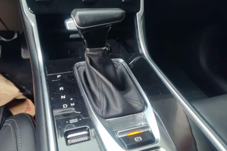 Used CHANGAN CS75 2021 Honor Million Edition 280T DCT Luxury Model Gear Lever