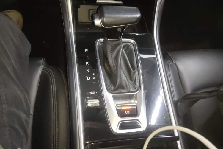 Used CHANGAN CS75 2021 Honor Million Edition 280T DCT Luxury Model Gear Lever
