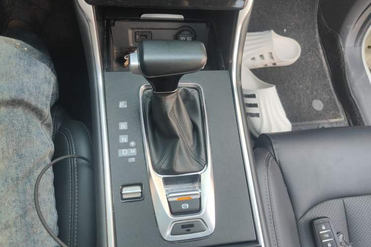 Used CHANGAN CS75 2021 Honor Million Edition 280T DCT Luxury Model Gear Lever