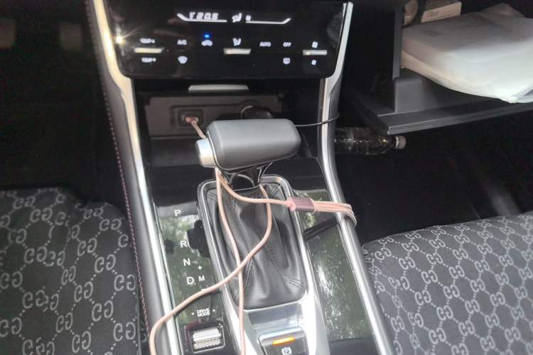 Used CHANGAN CS75 2021 Honor Million Edition 280T DCT Luxury Model Gear Lever