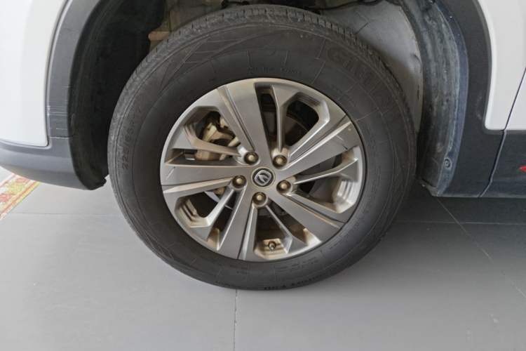 Used CHANGAN CS75 2021 Honor Million Edition 280T DCT Luxury Model Left Front Wheel Hub