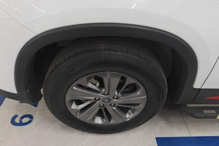 Used CHANGAN CS75 2021 Honor Million Edition 280T DCT Luxury Model Left Front Wheel Hub