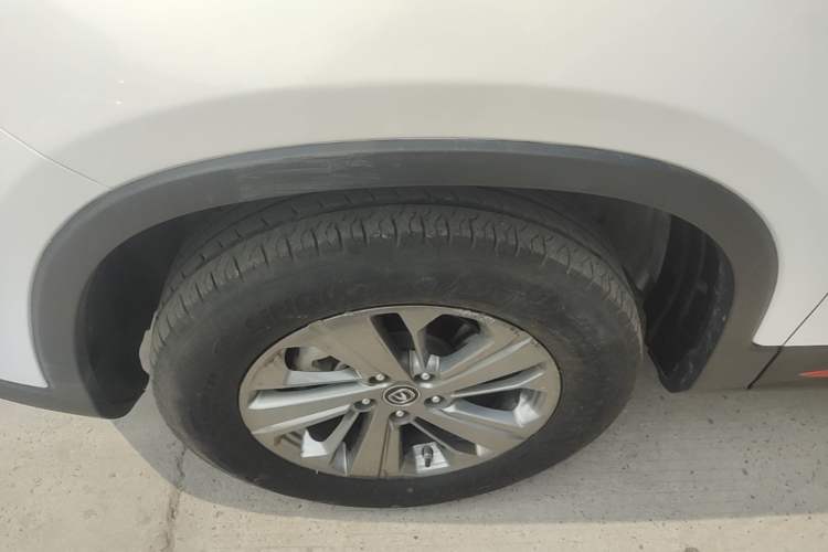Used CHANGAN CS75 2021 Honor Million Edition 280T Manual Elite Model Left Front Wheel Hub