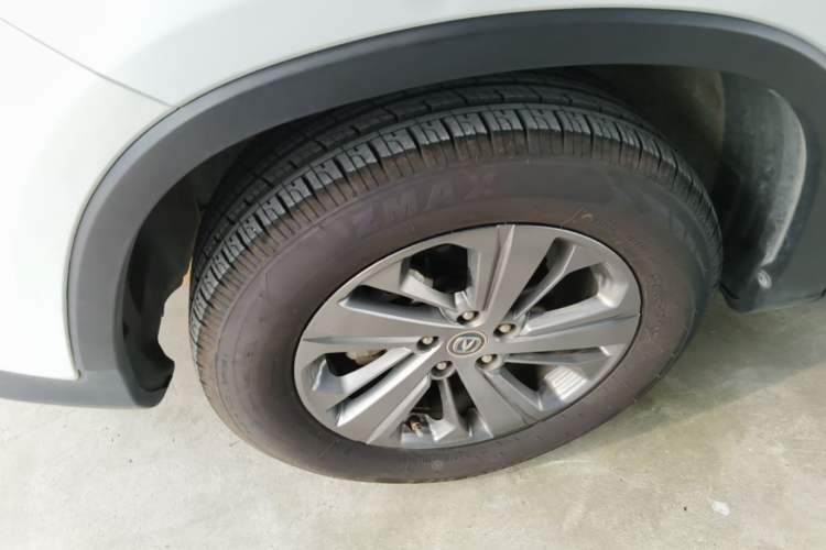 Used CHANGAN CS75 2021 Honor Million Edition 280T DCT Luxury Model Left Front Wheel Hub