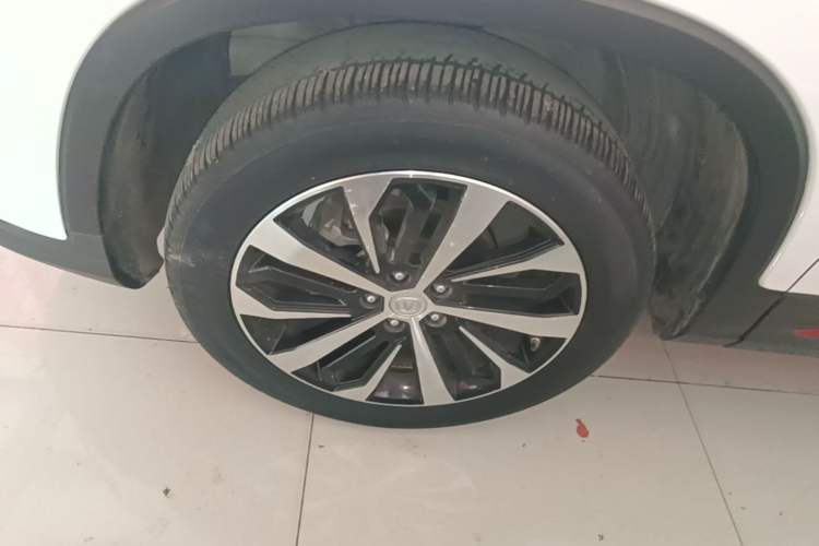 Used CHANGAN CS75 2021 Honor Million Edition 280T DCT Navigation Model Left Front Wheel Hub