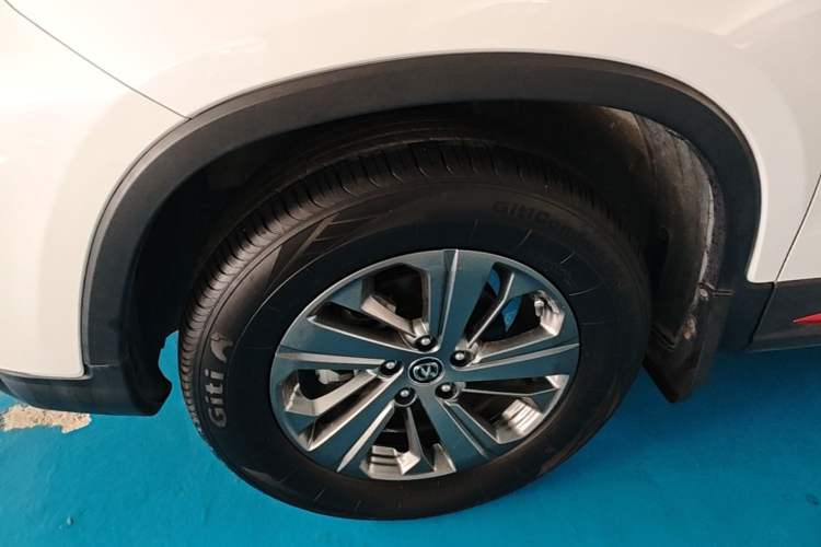 Used CHANGAN CS75 2021 Honor Million Edition 280T DCT Luxury Model Left Front Wheel Hub