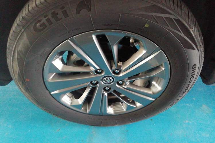 Used CHANGAN CS75 2021 Honor Million Edition 280T DCT Luxury Model Left Front Wheel Hub