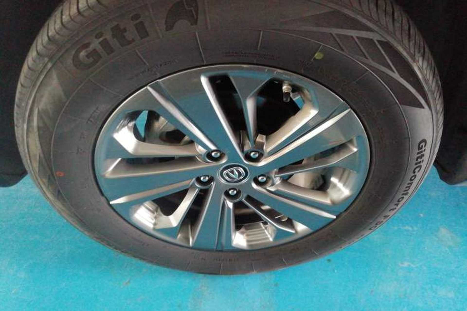 Used CHANGAN CS75 2021 Honor Million Edition 280T DCT Luxury Model Left Front Wheel Hub